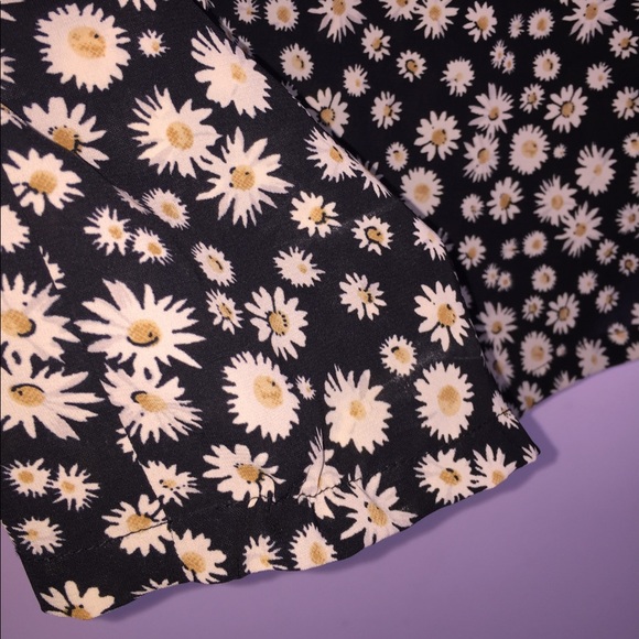 FREE WITH BUNDLE: Floral Top (3 for $20) - Picture 3 of 3